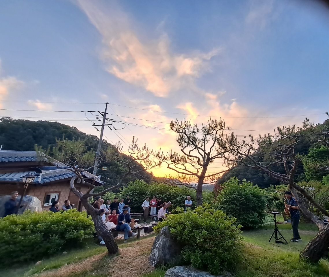 숲숙고요마을 노을